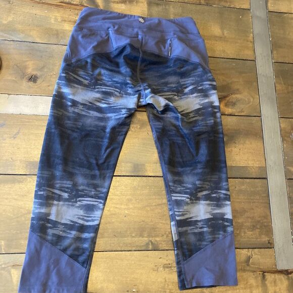Athleta Gray Capri Leggings Size Small Athleisure Gym Athletic - Picture 4 of 6